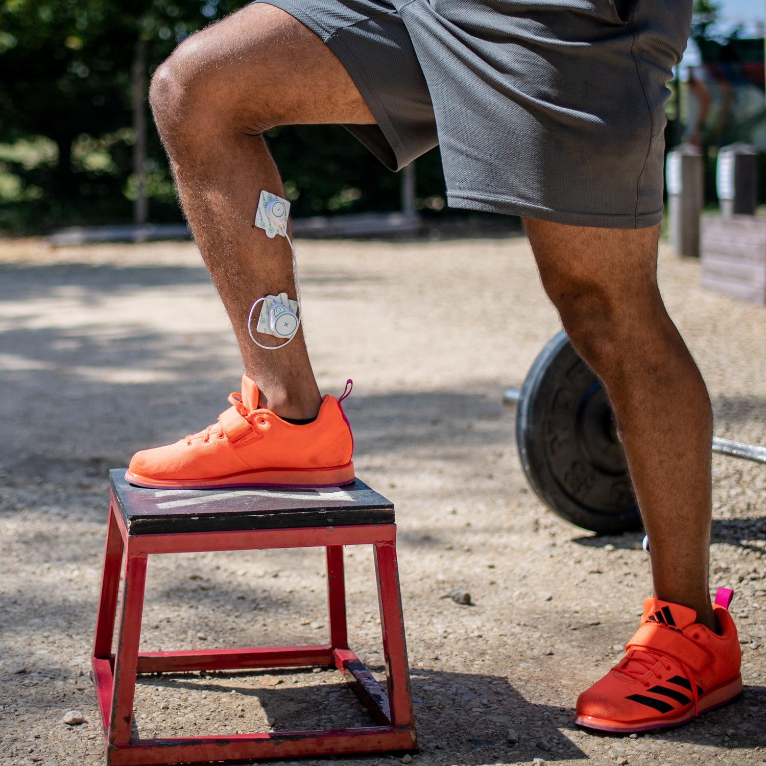 Professional athletes using nurokor mibody device for recovery on calve muscles